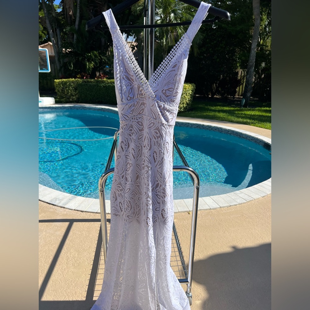 GUESS Leilani Lace Maxi Dress – LikeNew – FloorLength with Front Slits – Size XL
